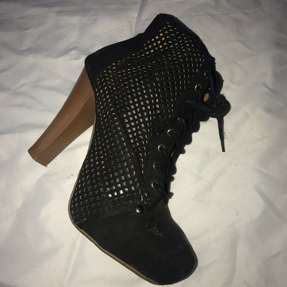 Heels - Picture 3 of 5